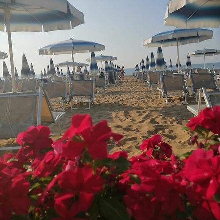 Appartamento Blu -Over The Rainbow Apartments - Lido Di Jesolo Exteriör bild